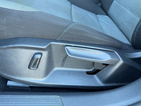 Used 2016 Volkswagen e-Golf SE image 14