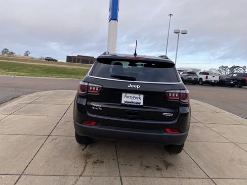 Used 2024 Jeep Compass Latitude image 9