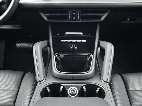 Certified 2026 Porsche Cayenne AWD/4WD image 10