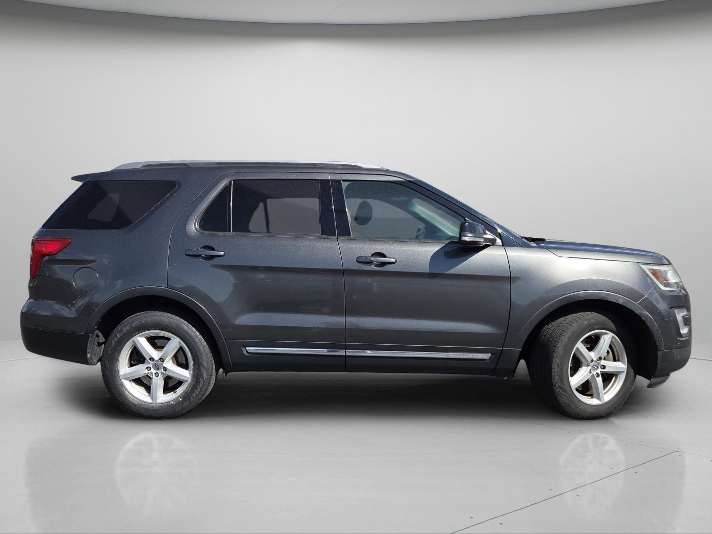Used 2016 Ford Explorer XLT AWD/4WD image 21