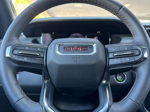 Used 2026 GMC Acadia AT4 w/ Luxury Package AWD/4WD image 24