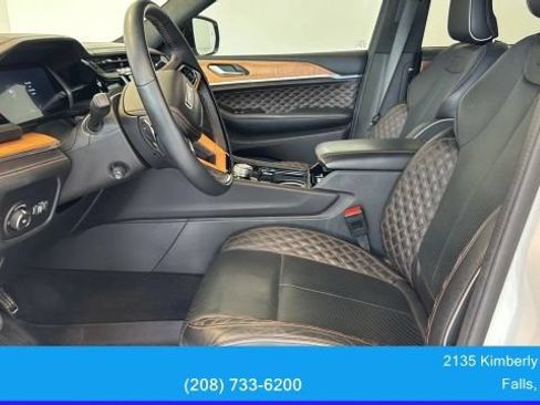 Used 2024 Jeep Grand Cherokee Summit AWD/4WD image 27