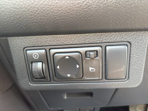 Used 2007 Nissan Versa 1.8 S w/ PWR Pkg FWD image 11