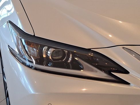 Used 2023 Lexus ES 350 w/ Premium Package image 10