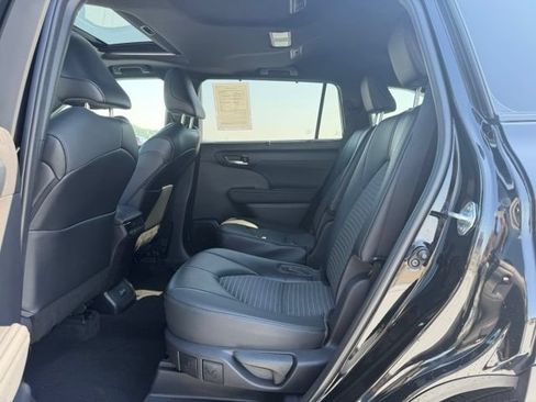 Used 2023 Toyota Highlander XSE AWD/4WD image 11