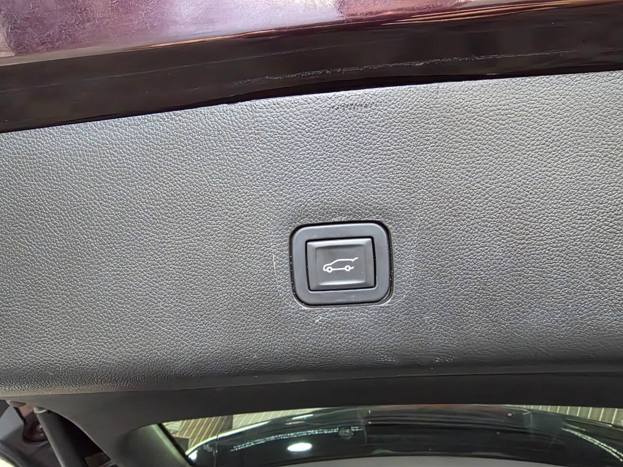 Used 2019 Chevrolet Traverse Premier w/ Driver Confidence II Package FWD image 32