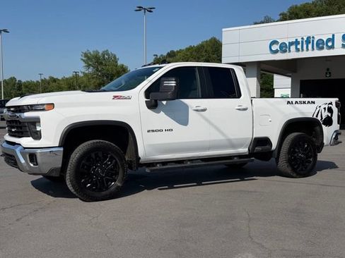 Used 2025 Chevrolet Silverado 2500 LT AWD/4WD image 4