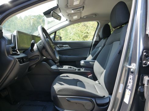 Certified 2024 Kia Sportage LX image 12