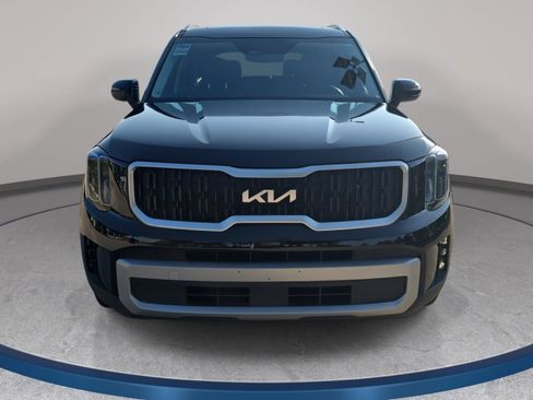 Used 2024 Kia Telluride EX w/ EX Captain's Chair Package FWD image 2