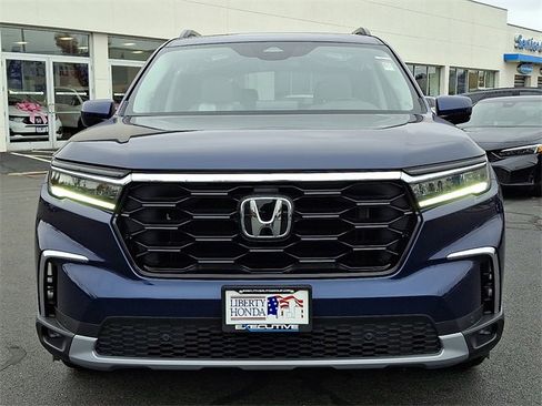 New 2025 Honda Pilot Touring image 2