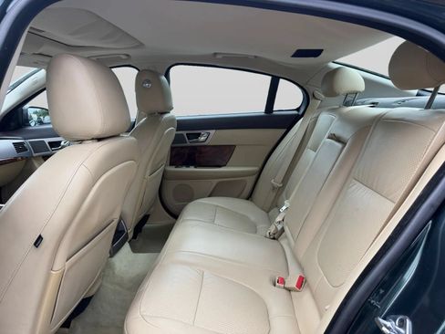 Used 2010 Jaguar XF Premium RWD image 25