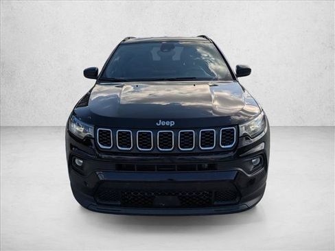 Used 2024 Jeep Compass Latitude AWD/4WD image 2