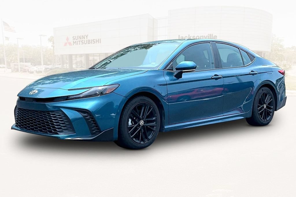 Used 2025 Toyota Camry SE FWD image 1
