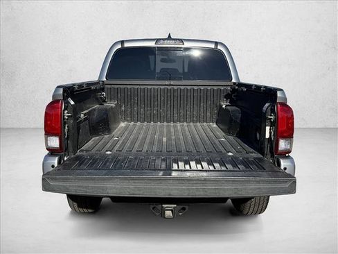 Used 2017 Toyota Tacoma TRD Off-Road w/ Premium & Technology Package image 7