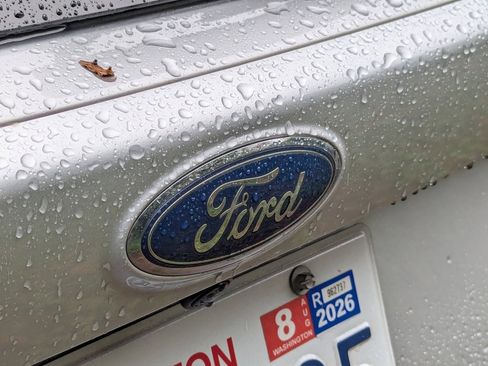 Used 2017 Ford Escape Titanium image 4