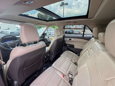 Used 2020 Ford Explorer Platinum AWD/4WD image 8