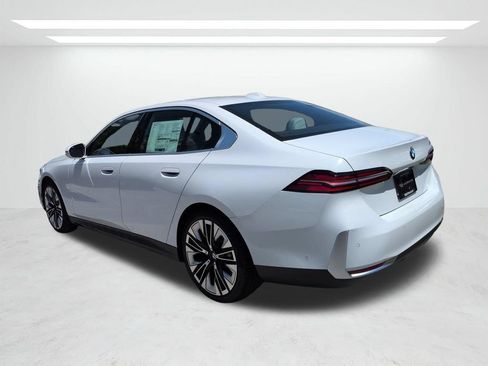 New 2027 BMW 530i w/ Premium Package RWD image 6