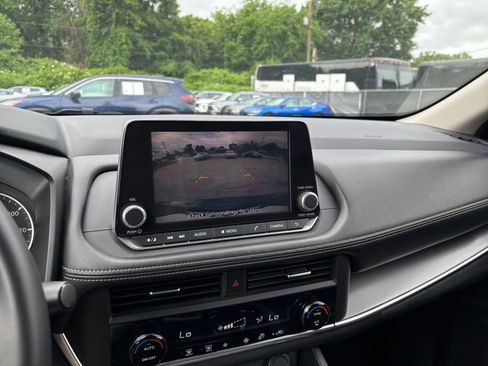 Used 2025 Nissan Rogue SV FWD image 25
