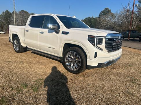 Used 2022 GMC Sierra 1500 Denali w/ Denali Reserve Package image 9