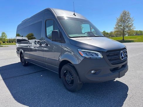 Used 2025 Mercedes-Benz Sprinter 2500 image 1