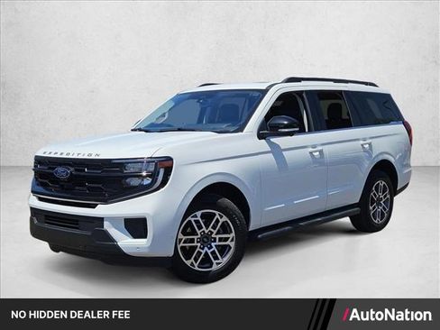 Used 2025 Ford Expedition Active AWD/4WD image 1