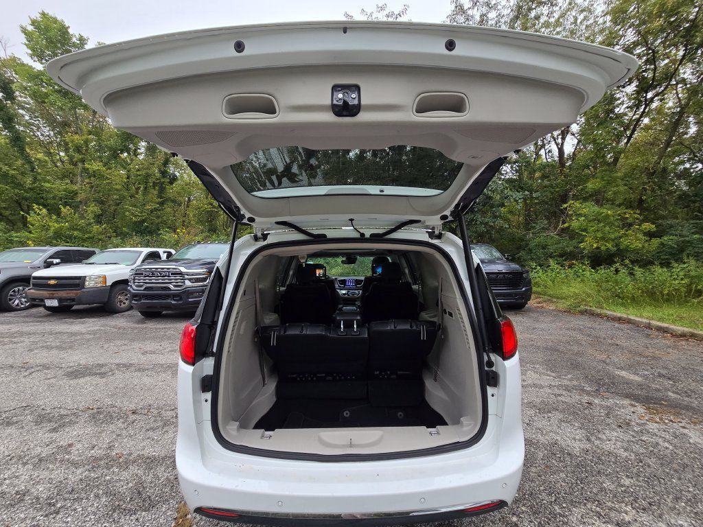 Used 2018 Chrysler Pacifica Limited w/ Advanced Safetytec Group FWD image 25