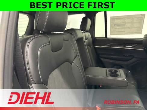 New 2026 Jeep Grand Cherokee Altitude image 12