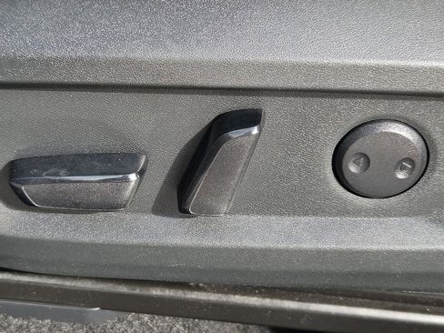 Used 2025 Nissan Rogue SV FWD image 27