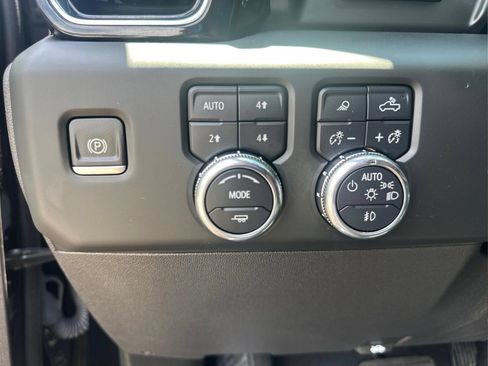 Used 2024 GMC Sierra 1500 Denali w/ Denali Reserve Package AWD/4WD image 32