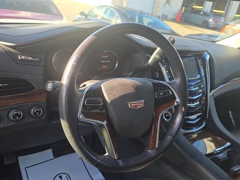 Used 2018 Cadillac Escalade ESV Luxury image 8