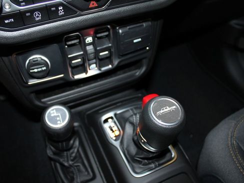 New 2025 Jeep Gladiator Sport image 25