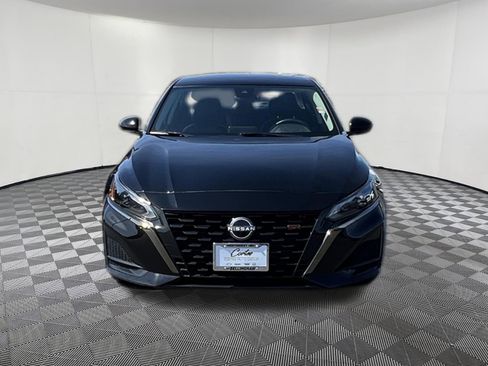 Used 2025 Nissan Altima 2.5 SR image 2