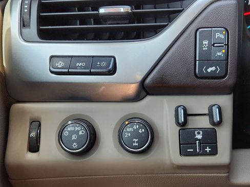 Used 2016 Chevrolet Tahoe LTZ AWD/4WD image 18