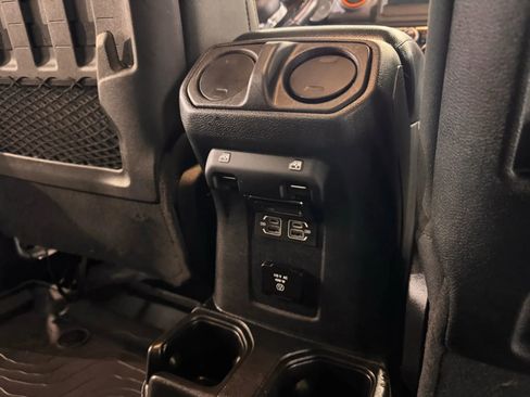 Used 2021 Jeep Gladiator Mojave w/ Cold Weather Group image 17