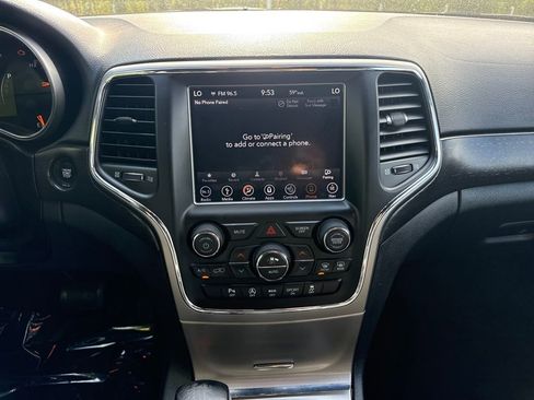 Used 2018 Jeep Grand Cherokee Altitude AWD/4WD image 17