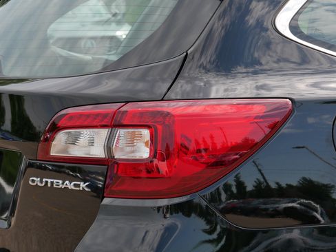 Used 2019 Subaru Outback 2.5i AWD/4WD image 17