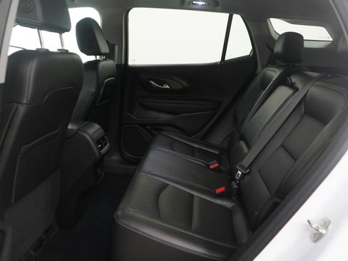 Used 2024 GMC Terrain SLT image 15