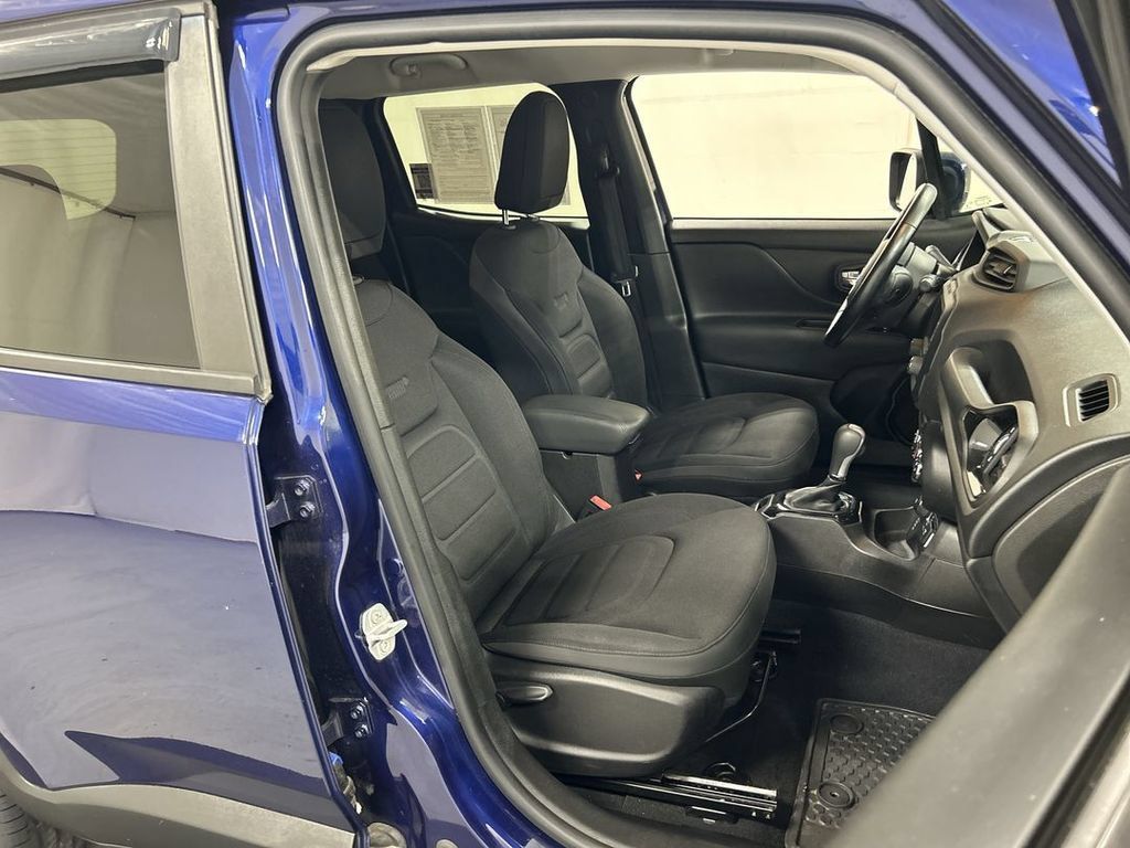 Used 2017 Jeep Renegade Altitude AWD/4WD image 22