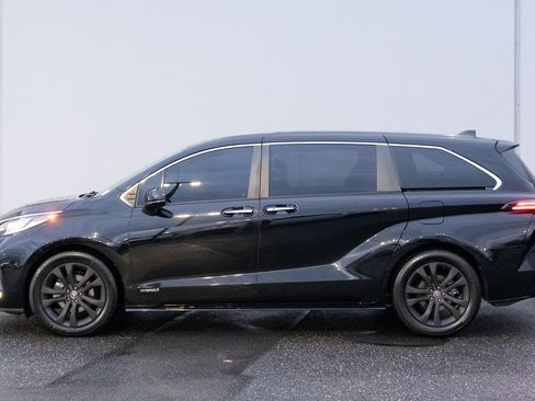 Used 2021 Toyota Sienna XSE image 28