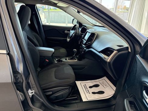 Used 2016 Jeep Cherokee Latitude w/ Safety/Convenience Group image 19