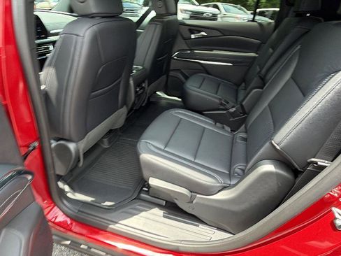 New 2026 Chevrolet Traverse LT w/ Sun and Wheel Package FWD image 18