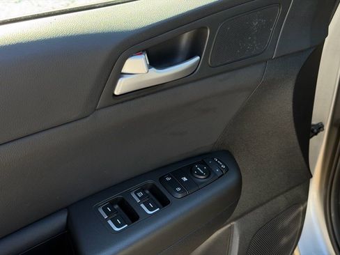 Used 2020 Kia Sportage S image 17