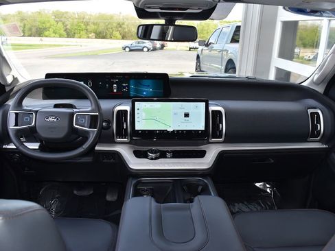Used 2025 Ford Expedition Max Active AWD/4WD image 4