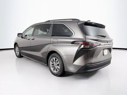 Used 2023 Toyota Sienna XLE FWD image 7