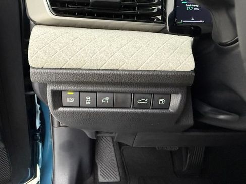 Used 2025 Toyota Camry XLE w/ Premium Package FWD image 12