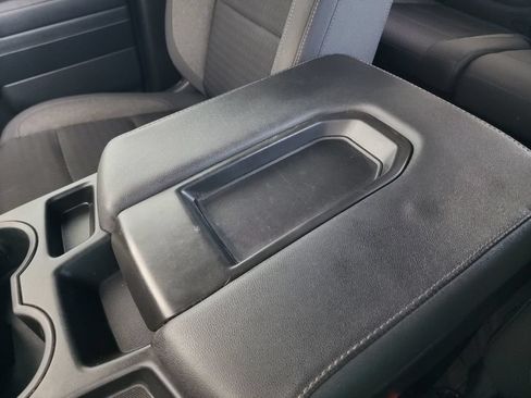 Used 2024 Chevrolet Silverado 1500 LT AWD/4WD image 31