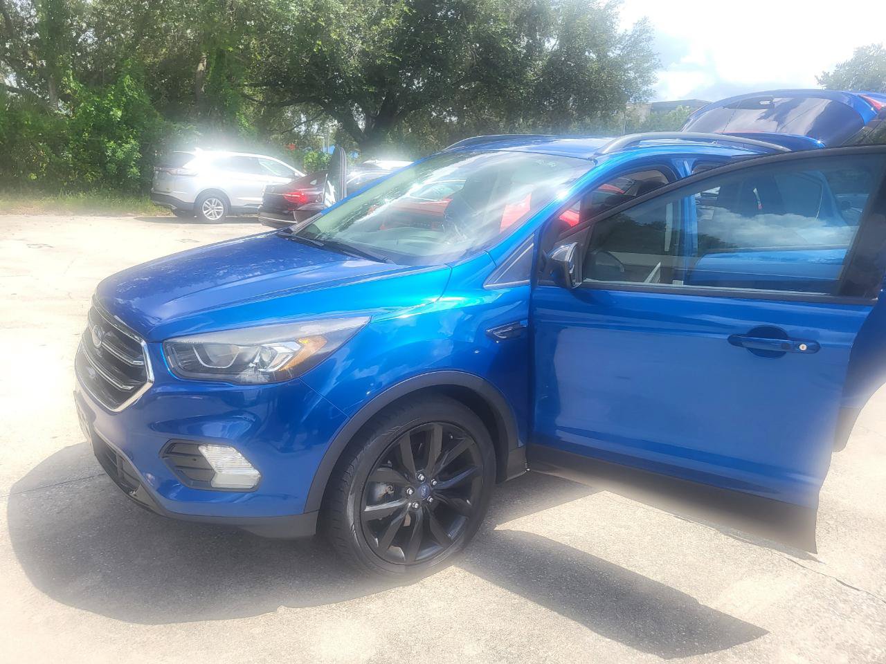 Used 2019 Ford Escape SE w/ SE Sport Appearance Package AWD/4WD image 37
