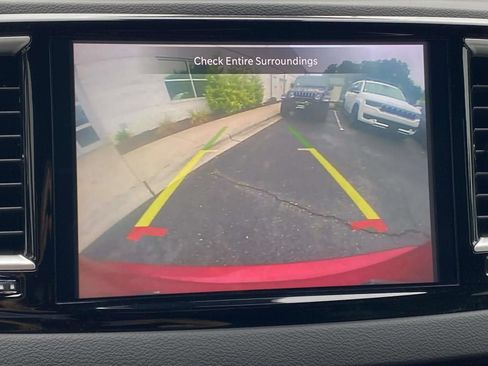 Used 2025 Chrysler Pacifica Select FWD image 26