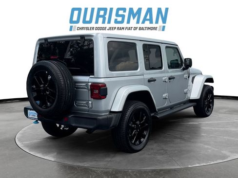Used 2023 Jeep Wrangler Unlimited Sahara w/ Cold Weather Group AWD/4WD image 6