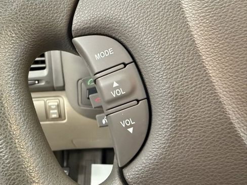 Used 2014 Kia Sedona LX image 19